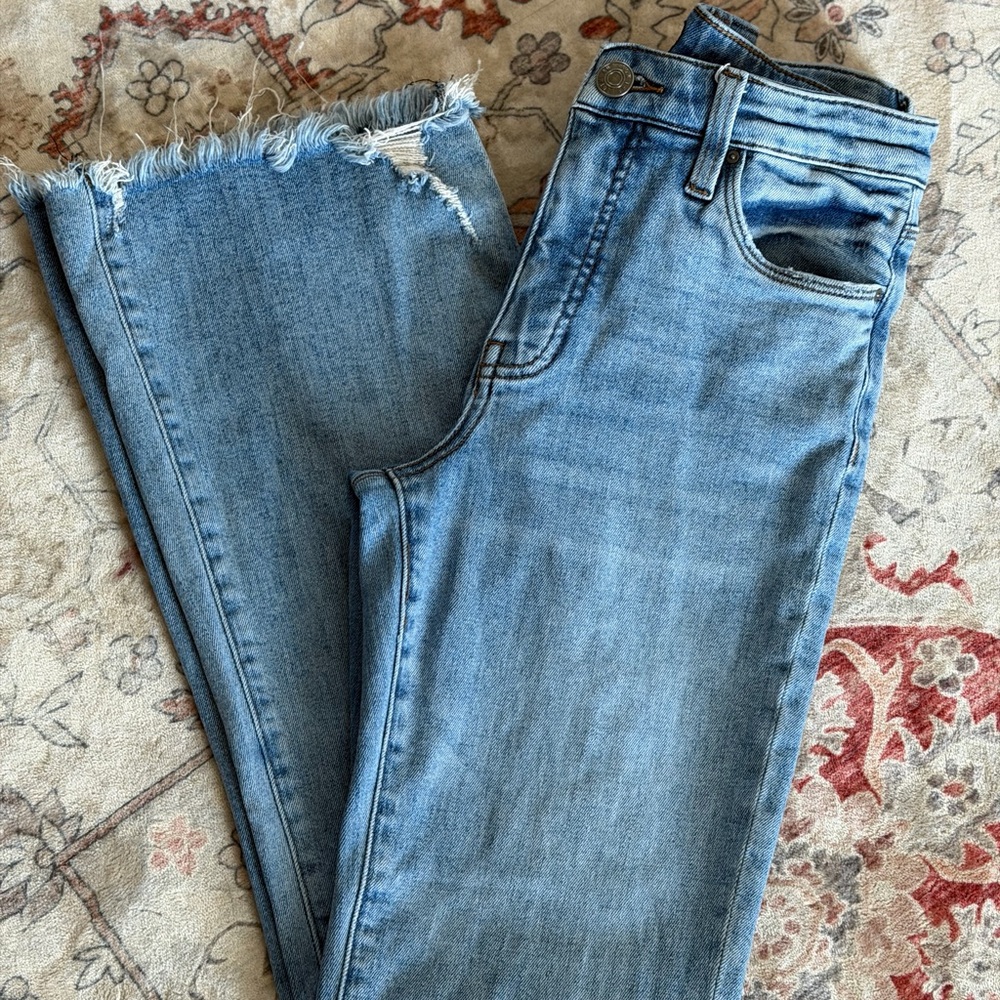 👖 Kut from the Kloth Light Blue Flare Jeans w/ Frayed Hem